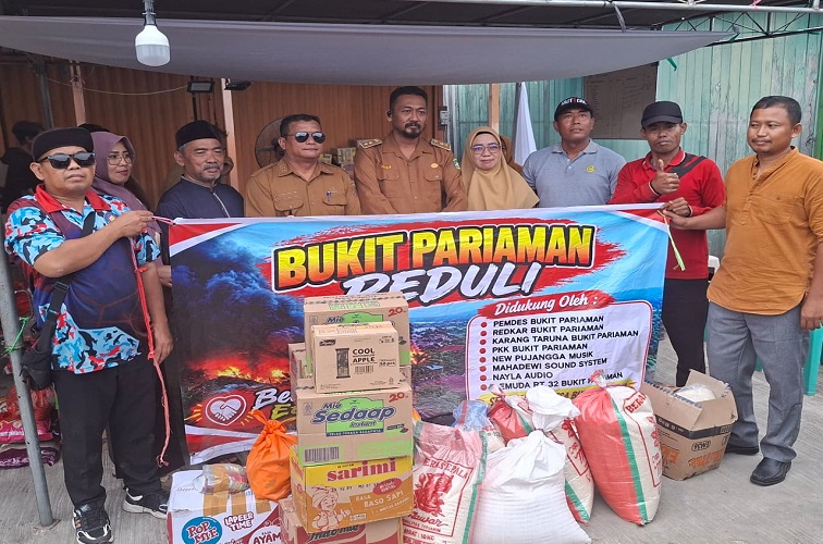 Kepala Desa Bukit Pariaman Serahkan Sembako ke posko Jl. Kartini, Loa Ipuh Kec. Tenggarong untuk korban musibah kebakaran Gang Karya,Senin (19/10/26).