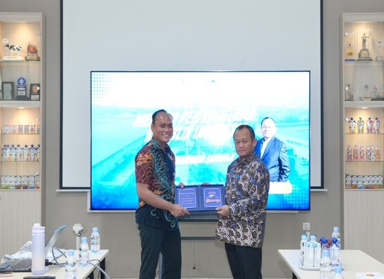 Menteri Perindustrian (Menperin) Muhammad Sarmuji saat kunjungan kerja ke PT Cisarua Mountain Dairy Tbk (Cimory) di Sentul, Kabupaten Bogor, Jawa Barat, Kamis (22/10/2026). (Kemenperin RI)
