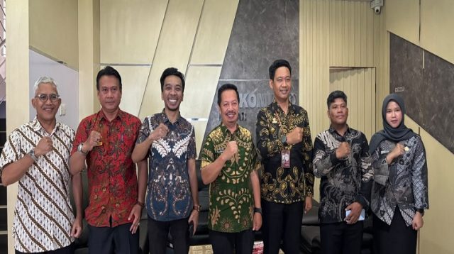 Bawaslu Kukar kunjungan ke Diskominfo Kukar, Kamis (8/10/2026) (Rizki/Lingkarkaltim)
