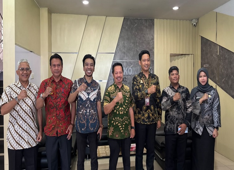 Bawaslu Kukar kunjungan ke Diskominfo Kukar, Kamis (8/10/2026) (Rizki/Lingkarkaltim)