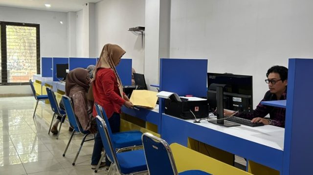 Loket Pelayanan DPMPTSP Kukar, MPP Tenggarong, Kamis (15/10/26). (Dilla/lingkarkaltim)