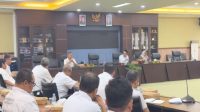 Ketua DPRD Kukar, Ahmad Yani saat memimpin rapat diruang Banmus DPRD Kukar.(Achmad/Lingkarkaltim)