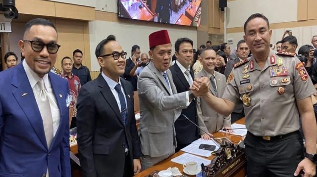 Komisi III DPR RI menyetujui Komjen Pol. Suyudi Ario Bayu sebagai calon Kepala Kepolisian Negara Republik Indonesia (Kapolri). (dok. tribratanews.polri.go.id)
