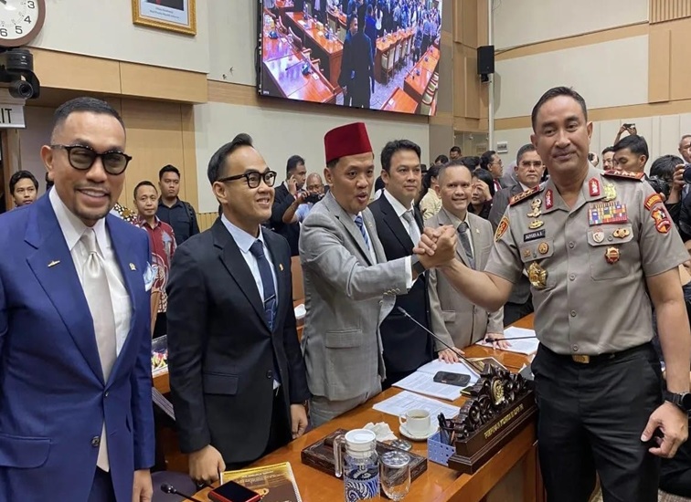 Komisi III DPR RI menyetujui Komjen Pol. Suyudi Ario Bayu sebagai calon Kepala Kepolisian Negara Republik Indonesia (Kapolri). (dok. tribratanews.polri.go.id)