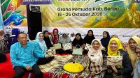 Pelaku UMKM Bisa Urus NIB, Sertifikasi Halal Hingga Konsultasi Pembiayaan Di Stan Diskoperindag Berau.(Nadzriel/Lingkarkaltim)