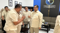 Irjen KemenHAM, Farid Junaedi saat memberikan arahan penguatan kinerja dan profesionalisme ASN di Kanwil Jawa Timur, Kamis, (8/10/26). (Dok. KemenHAM RI)