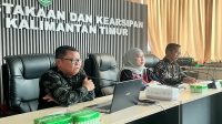 Kepala Bidang Pengembangan Perpustakaan dan Pembudayaan Kegemaran Membaca DPK Kaltim, Hana Iriana (tengah).(Devi/Lingkarkaltim)