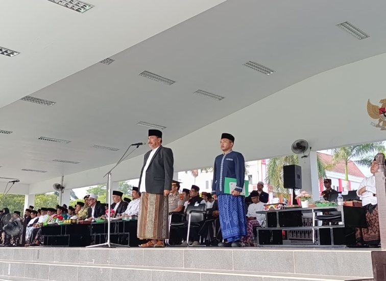 Peringatan Hari Santri 2026 di Halaman Lapangan Upacara Kantor Bupati Kukar, Kamis (22/10/26). (Dilla/lingkarkaltim)