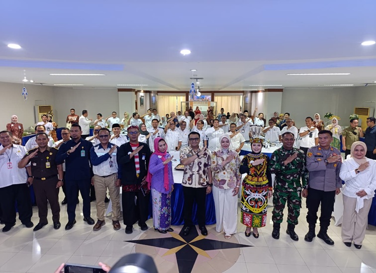 Syukuran HUT Ke-61 Bankaltimtara yang dihadiri Bupati Kukar dan Jajarannya, Kantor Cab. Kutai Kartanegara Bankaltimtara, Tenggarong,Rabu (14/10/26). (Dilla/lingkarkaltim)