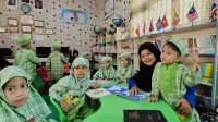 Kunjungan rutin ke Perpustakaan Ibnu Sina, yang berada di SDIT Nurul Ilmi Tenggarong.(Dok. TK IT Nurul Ilmi 1 Tenggarong)