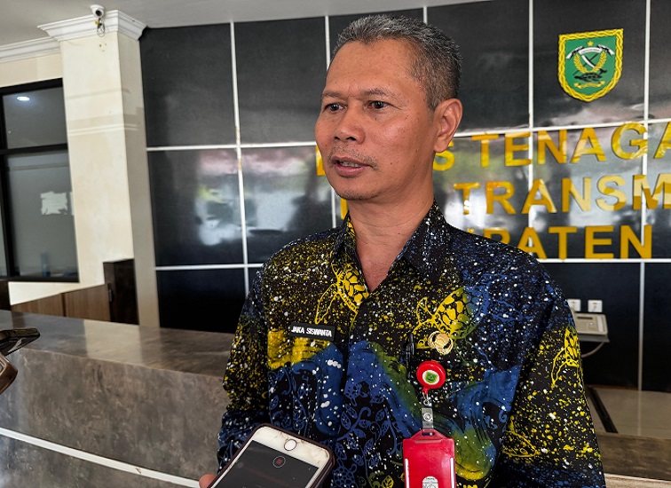 Kepala BPKSDM Berau , Jaka Siswanta Dan Kantor BPKSDM Berau. (Nadzriel/Lingkarkaltim)