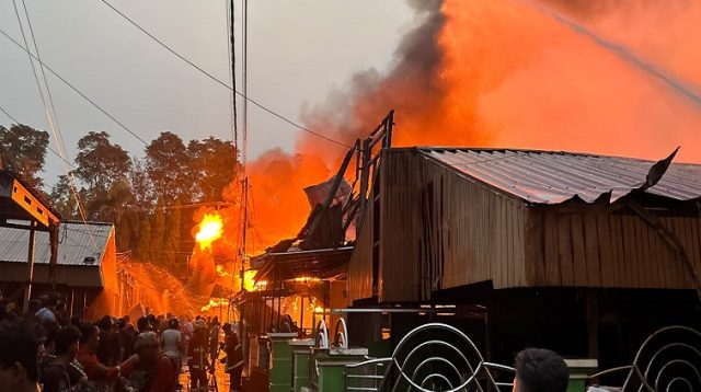 Kebakaran di Gang Wakaf 2 Kelurahan Melayu Tenggarong.(Achmad/Lingkarkaltim)