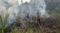 kebakaran lahan Proses Pemadaman Karhutla Polsek Tenggarong Seberang (Dok. Polsek Tenggarong Seberang)