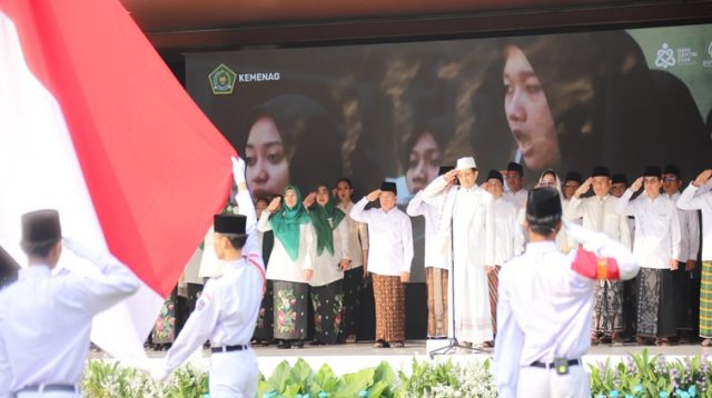 Menag Nasaruddin Umar saat mengikuti upacara Peringatan Hari Santri 2026. (dok. Kemenag RI)