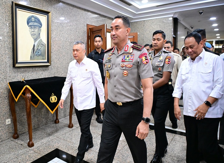 Menteri Perhubungan Dudy Purwagandhi bertemu Kapolri Suyudi Ario Seto di Mabes Polri, Jakarta, Rabu (21/10/26). (dok. Kemenhub RI)