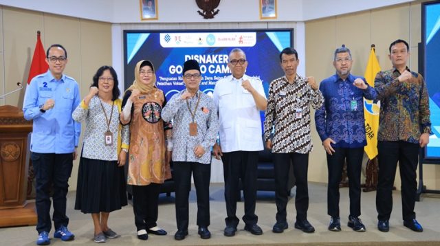 Wakil Menteri Ketenagakerjaan (Wamenaker) Afriansyah Noor Afriansyah saat dalam acara pembukaan Untidar Job Fair 4.0 & Disnaker Goes to Campus 2026 di Universitas Tidar (Untidar), Magelang, Jawa Tengah, Jumat (9/10/2026). (Dok. Humas Kemnaker)