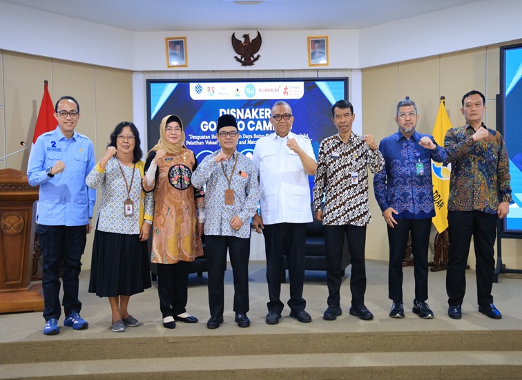 Wakil Menteri Ketenagakerjaan (Wamenaker) Afriansyah Noor Afriansyah saat dalam acara pembukaan Untidar Job Fair 4.0 & Disnaker Goes to Campus 2026 di Universitas Tidar (Untidar), Magelang, Jawa Tengah, Jumat (9/10/2026). (Dok. Humas Kemnaker)