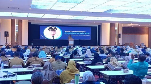 Bupati Kukar Aulia Rahman Basri membuka Festival Lokal Gemini Academy Impact Awards 2026 di Gedung Putri Karang Melenu (PKM), Tenggarong Seberang, Selasa (27/10/2026). (Dilla/Lingkarkaltim)