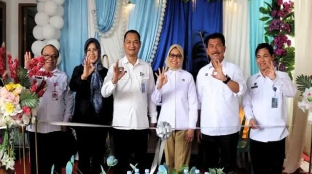 Kunjungan kerja Plt. Inspektur Utama dan Direktur Manajemen Risiko Badan Gizi Nasional dan Sekda Kukar, Sunggono, dalam rangka peresmian Satuan Pelayanan Pemenuhan Gizi (SPPG) 3T secara serentak di Wilayah Tengah, SPPG Kutai Lama, Desa Kutai Lama, Kecamatan Anggana (Doc. Kec. Anggana)