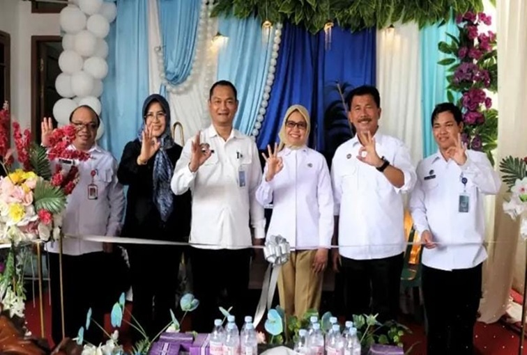 Kunjungan kerja Plt. Inspektur Utama dan Direktur Manajemen Risiko Badan Gizi Nasional dan Sekda Kukar, Sunggono, dalam rangka peresmian Satuan Pelayanan Pemenuhan Gizi (SPPG) 3T secara serentak di Wilayah Tengah, SPPG Kutai Lama, Desa Kutai Lama, Kecamatan Anggana (Doc. Kec. Anggana)