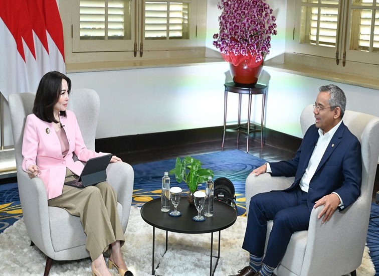 Menteri Keuangan Suahasil Nazara saat sesi wawancara bersama Retno Pinasti di Gedung AA Maramis, Jakarta, pada Rabu (7/10/26). (Dok.  Kemenkeu RI)