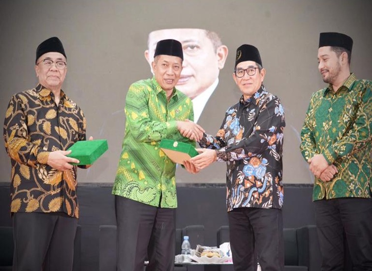 Menteri Koperasi (Menkop) sekaligus Presiden Lajnah Tanfidziyah Pimpinan Pusat Syarikat Islam (SI), Ferry Juliantono dalam acara Dialog Kebangsaan di Surabaya, Jawa Timur, Selasa (20/10/2026). (dok. Kemenkop RI)
