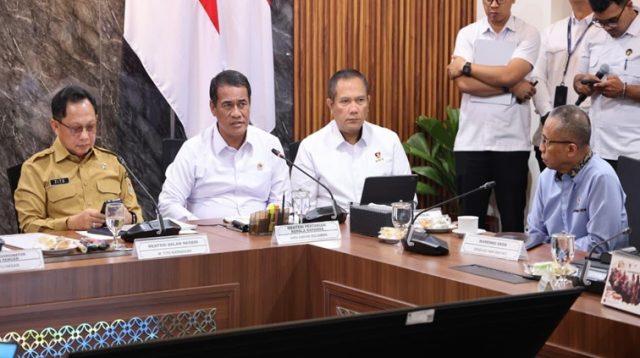 Menteri Pertanian (Mentan) Andi Amran Sulaiman dalam Rapat Koordinasi Terbatas (Rakortas) Pangan di Kementerian Koordinator Bidang Pangan, Jakarta, Senin (26/10/2026). (dok. Kementan RI)