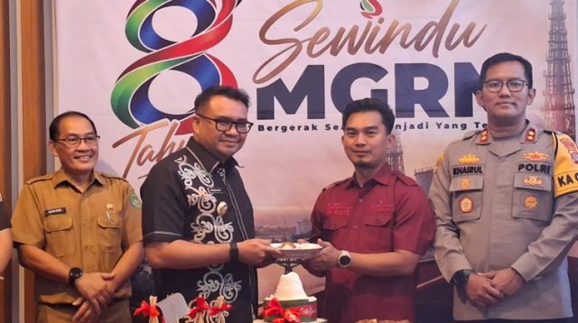 Bupati Kutai Kartanegara Aulia Rahman Basri menghadiri peringatan HUT ke-8 PT Mahakam Gerbang Raja Migas (MGRM) di Kantor Graha MGRM, Jalan Lais, Tenggarong, Senin (26/10/2026). (Dilla/Lingkarkaltim)