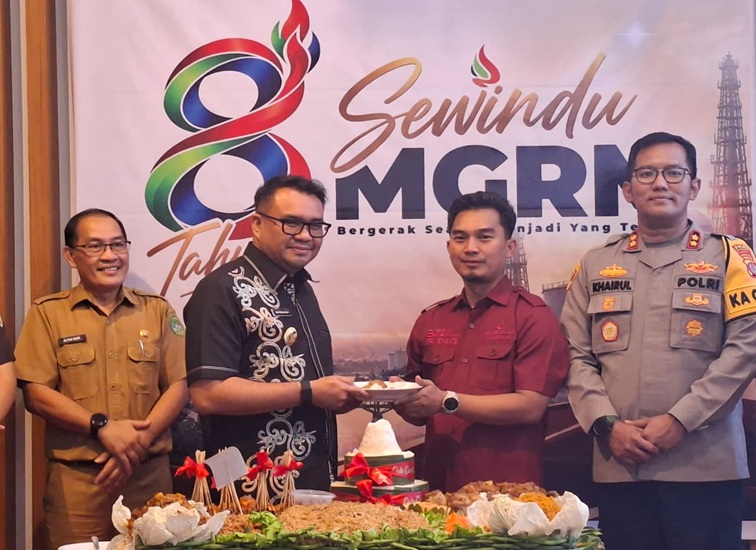 Bupati Kutai Kartanegara Aulia Rahman Basri menghadiri peringatan HUT ke-8 PT Mahakam Gerbang Raja Migas (MGRM) di Kantor Graha MGRM, Jalan Lais, Tenggarong, Senin (26/10/2026). (Dilla/Lingkarkaltim)