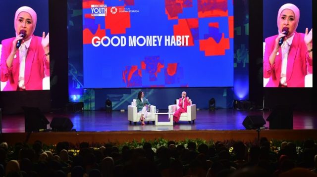 Financial trainer sekaligus Founder & CEO Zap Finance, Prita Hapsari Ghozie, dalam talkshow bertajuk “Good Money Habit” di Indonesia Youth Summit 2026 pada Kamis, (29/10/26). (dok. Kemenpora)