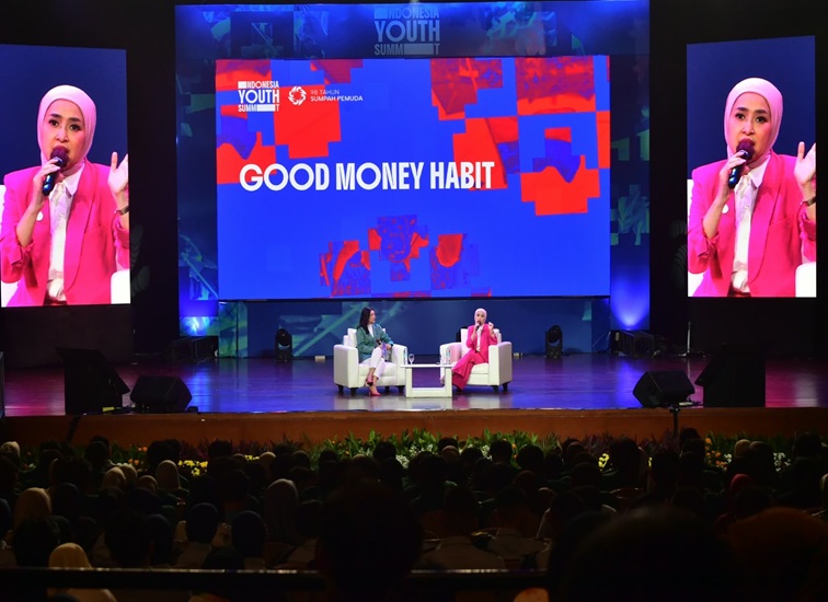 Financial trainer sekaligus Founder & CEO Zap Finance, Prita Hapsari Ghozie, dalam talkshow bertajuk “Good Money Habit” di Indonesia Youth Summit 2026 pada Kamis, (29/10/26). (dok. Kemenpora)