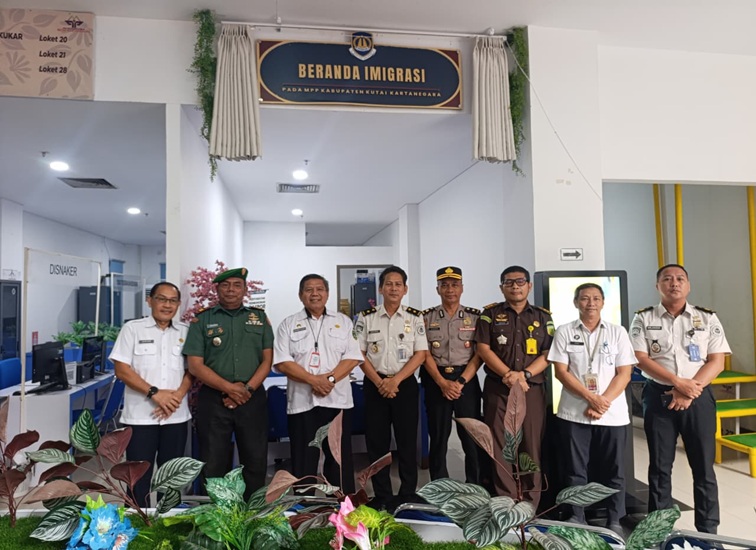 Peresmian Beranda Imigrasi di MPP Kukar, Jl. Wolter Monginsidi, Tenggarong, Rabu (28/10/26). (Dilla/lingkarkaltim)
