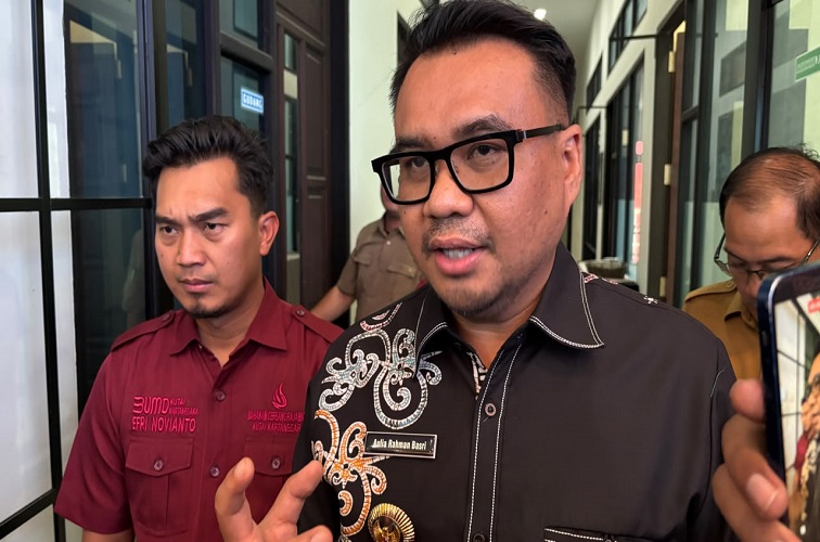 Bupati Kukar Aulia Rahman Basri bersama Direktur PT. MGRM Efri Novianto.(Dok.Achmad)