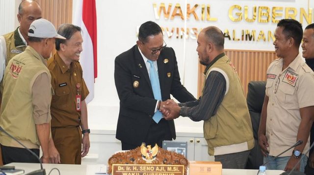 Seno Aji saat menerima audiensi jajaran Dewan Pengurus Daerah Himpunan Peternak Domba Kambing Indonesia (DPD HPDKI) Kalimantan Timur di ruang rapat Wagub Kaltim, Senin (5/10/2026).(adpim Pemprov Kaltim)