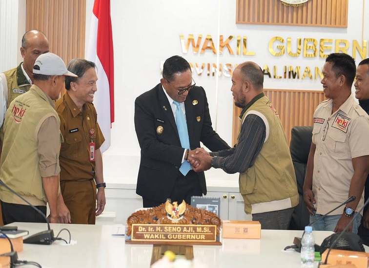 Seno Aji saat menerima audiensi jajaran Dewan Pengurus Daerah Himpunan Peternak Domba Kambing Indonesia (DPD HPDKI) Kalimantan Timur di ruang rapat Wagub Kaltim, Senin (5/10/2026).(adpim Pemprov Kaltim)