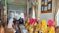 Tak sekadar berbagi sembako, HWK Sumbar tanamkan warisan adat Minangkabau kepada Anak Panti Asuhan Al-Falah. (Dok. Istimewa)
