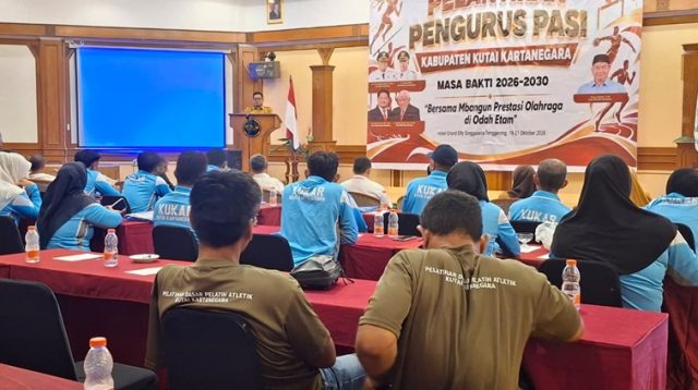 Pelantikan Pengurus PASI sekaligus Pelatihan Pelatih Dasar Atletik di Hotel Grand Elty Singgasana, Tenggarong, Senin (19/10/26). (Dilla/lingkarkaltim)