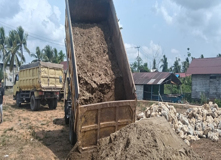 Proses Pembangunan SPBN, Kec. Anggana, Desa Handil, Kamis (29/10/26). (Doc. Efri Novianto)