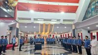 11 Pejabat di Lingkungan Pemkab Kuksr dilantik oleh Bupati Kukar, Pendopo Odah Etam, Jumat (23/10/26). (Dilla/lingkarkaltim)