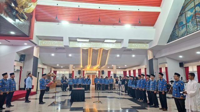 11 Pejabat di Lingkungan Pemkab Kuksr dilantik oleh Bupati Kukar, Pendopo Odah Etam, Jumat (23/10/26). (Dilla/lingkarkaltim)