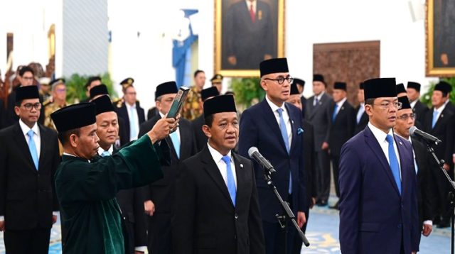 Menteri Energi dan Sumber Daya Mineral (ESDM) Bahlil Lahadalia saat dilantik sebagai Menteri Koordinator Bidang Hilirisasi dan Transisi Energi, Kamis (1/10/26), di Istana Negara, Jakarta. (Dok. Kementerian ESDM)