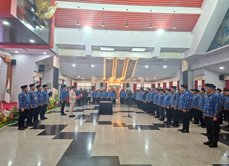 Pelantikan Pejabat Manajerial dan Non Manajerial Administrator, Pengawas dan Fungsional di Lingkungan Pemerintah Kabupaten Kutai Kartanegara bertempat di Pendopo Odah Etam Tenggarong, Jumat (2/10/26). (Dilla/lingkarkaltim)