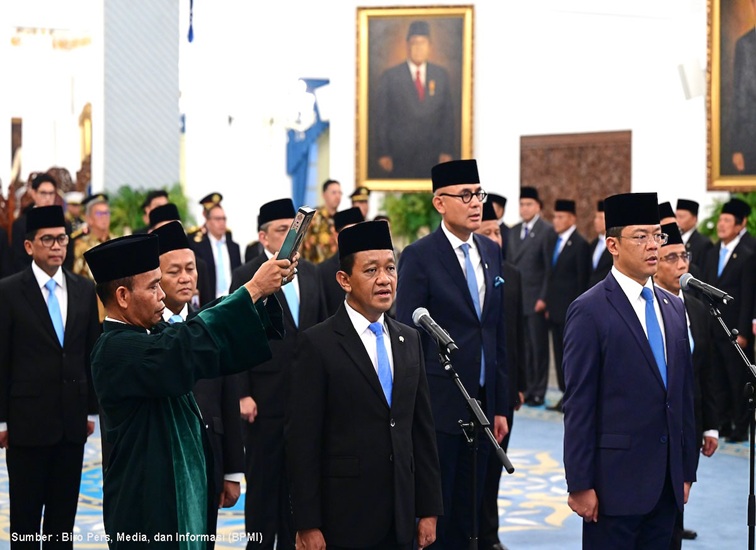 Menteri Energi dan Sumber Daya Mineral (ESDM) Bahlil Lahadalia saat dilantik sebagai Menteri Koordinator Bidang Hilirisasi dan Transisi Energi, Kamis (1/10/26), di Istana Negara, Jakarta. (Dok. Kementerian ESDM)