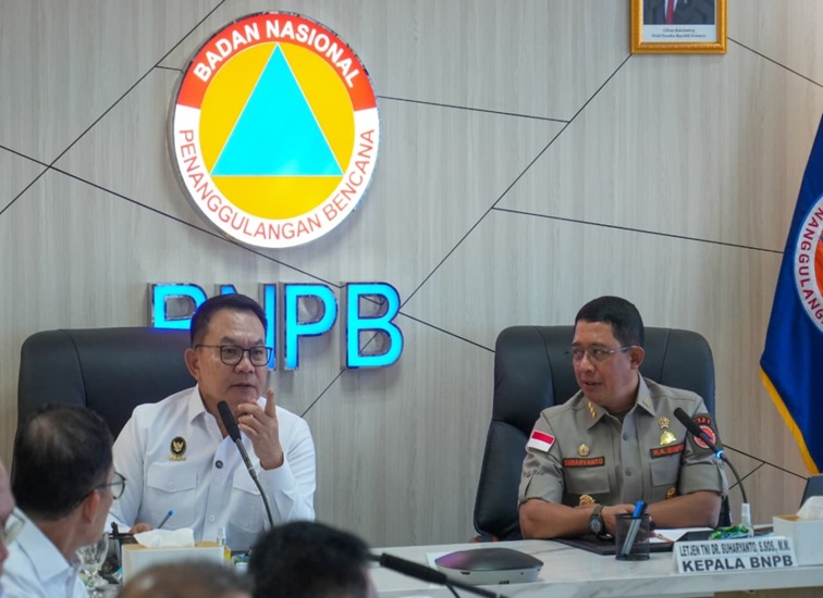 Menteri Koordinator Bidang Politik dan Keamanan (Menko Polkam) Jenderal TNI (Purn.) Prof. Dr. Dudung Abdurachman saat melakukan kunjungan kerja ke Kantor Badan Nasional Penanggulangan Bencana (BNPB), Jakarta, Selasa (6/10/2026). (Dok. polkam.go.id)