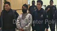 Divisi Hubungan Internasional (Divhubinter) Polri berhasil memulangkan buron kasus dugaan pembunuhan di Surabaya yang Kabur ke Malaysia. (dok. tribratanews.polri.go.id)