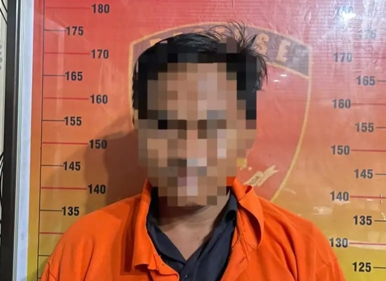 Pelaku Saat Diamankan di Polsek Loa Kulu (Dok. Polsek Loa Kulu)