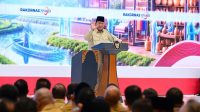 Presiden Prabowo Subianto saat menyampaikan sambutan dalam Rapat Koordinasi Nasional (Rakornas) Tim Percepatan Akses Keuangan Daerah (TPAKD) di JIEXPO Kemayoran, Jakarta, pada Kamis (22/10/2026). (dok. BPMI Setpres)
