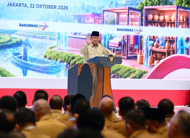 Presiden Prabowo Subianto saat menyampaikan sambutan dalam Rapat Koordinasi Nasional (Rakornas) Tim Percepatan Akses Keuangan Daerah (TPAKD) di JIEXPO Kemayoran, Jakarta, pada Kamis (22/10/2026). (dok. BPMI Setpres)