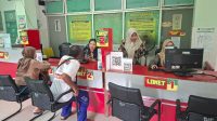 Suasana Pelayanan Loket Pendaftaran, Puskesmas Rapak Mahang, Jl. Pesut, Tenggarong. (Dilla/lingkarkaltim)