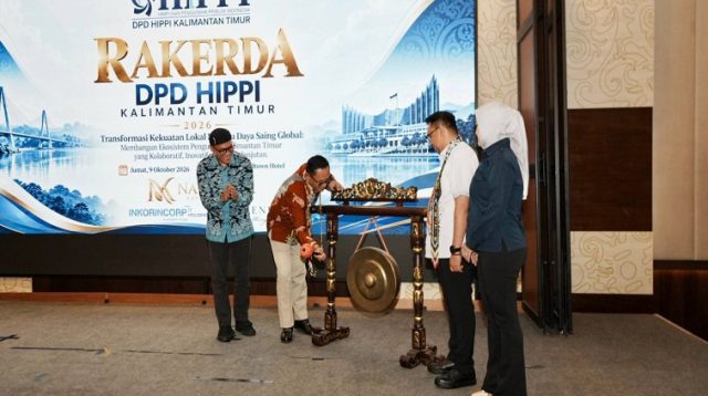 Rapat Kerja Daerah (Rakerda) Dewan Perwakilan Daerah (DPD) Himpunan Pengusaha Pribumi Indonesia (Hippi) Kaltim Tahun 2026 di Ballroom Hotel Midtown Samarinda, Jumat (9/10/2026).(Adpim Pemprov Kaltim)